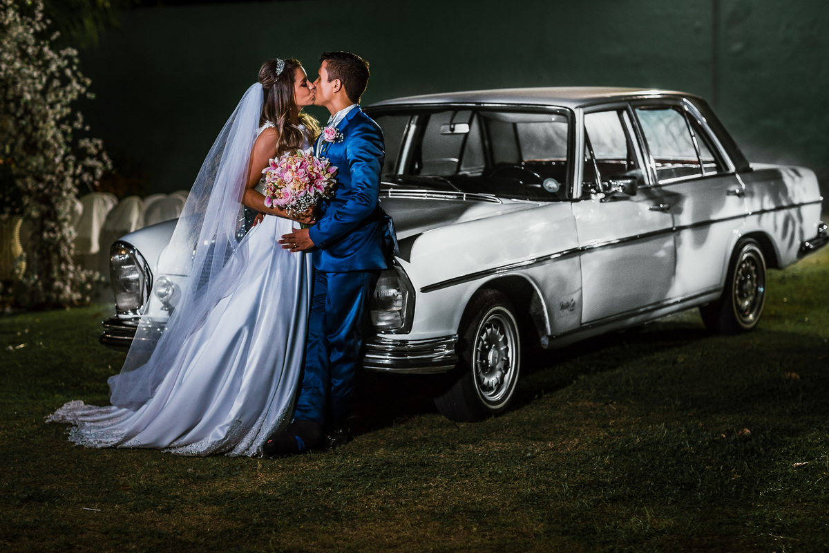 noiva-linda-feliz-casamento-makin of-maquiagem-make-vestido-salão-wedding-casamento-pride-buffet-eusébio-noivos-fotografo de casamento-fotografia-celebração-bolo