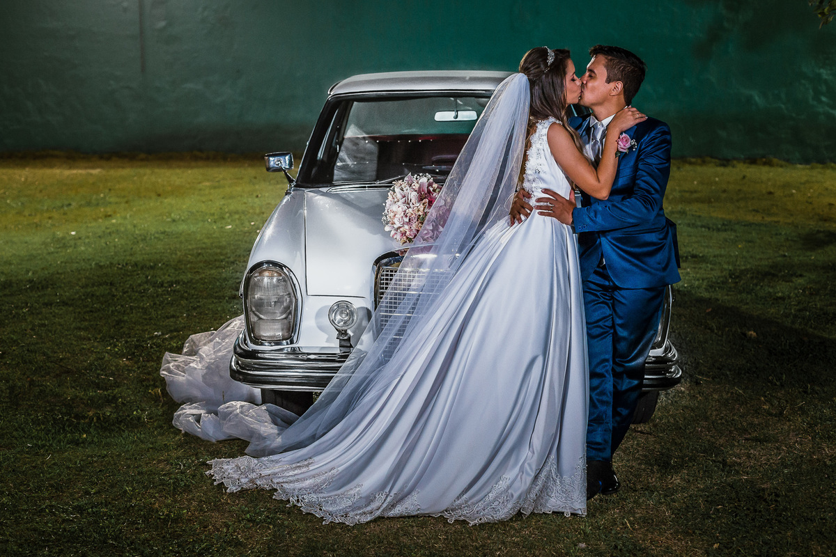 noiva-linda-feliz-casamento-makin of-maquiagem-make-vestido-salão-wedding-casamento-pride-buffet-eusébio-noivos-fotografo de casamento-fotografia-celebração-bolo