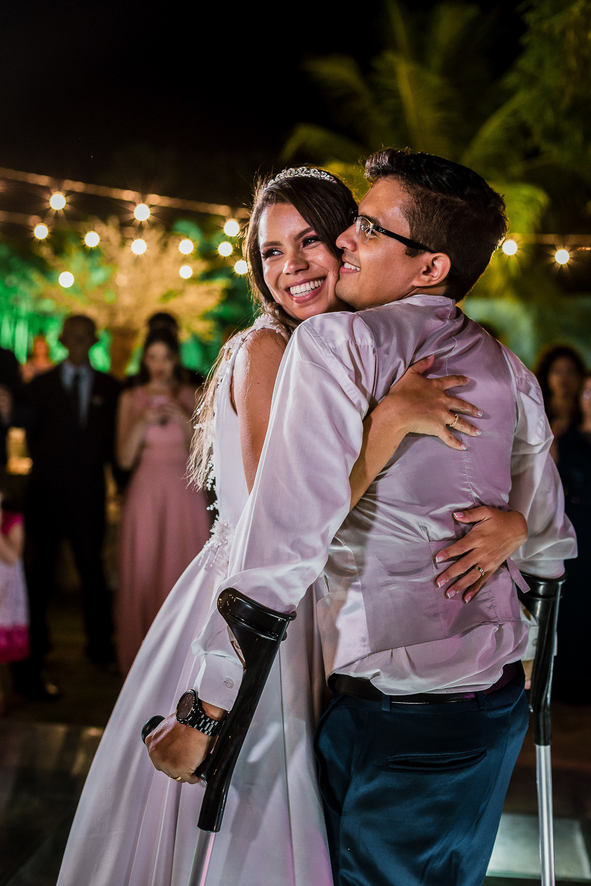 noiva-linda-feliz-casamento-makin of-maquiagem-make-vestido-salão-wedding-casamento-pride-buffet-eusébio-noivos-fotografo de casamento-fotografia-celebração-bolo