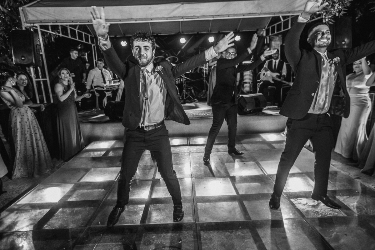 noiva-linda-feliz-casamento-makin of-maquiagem-make-vestido-salão-wedding-casamento-pride-buffet-eusébio-noivos-fotografo de casamento-fotografia-celebração-bolo