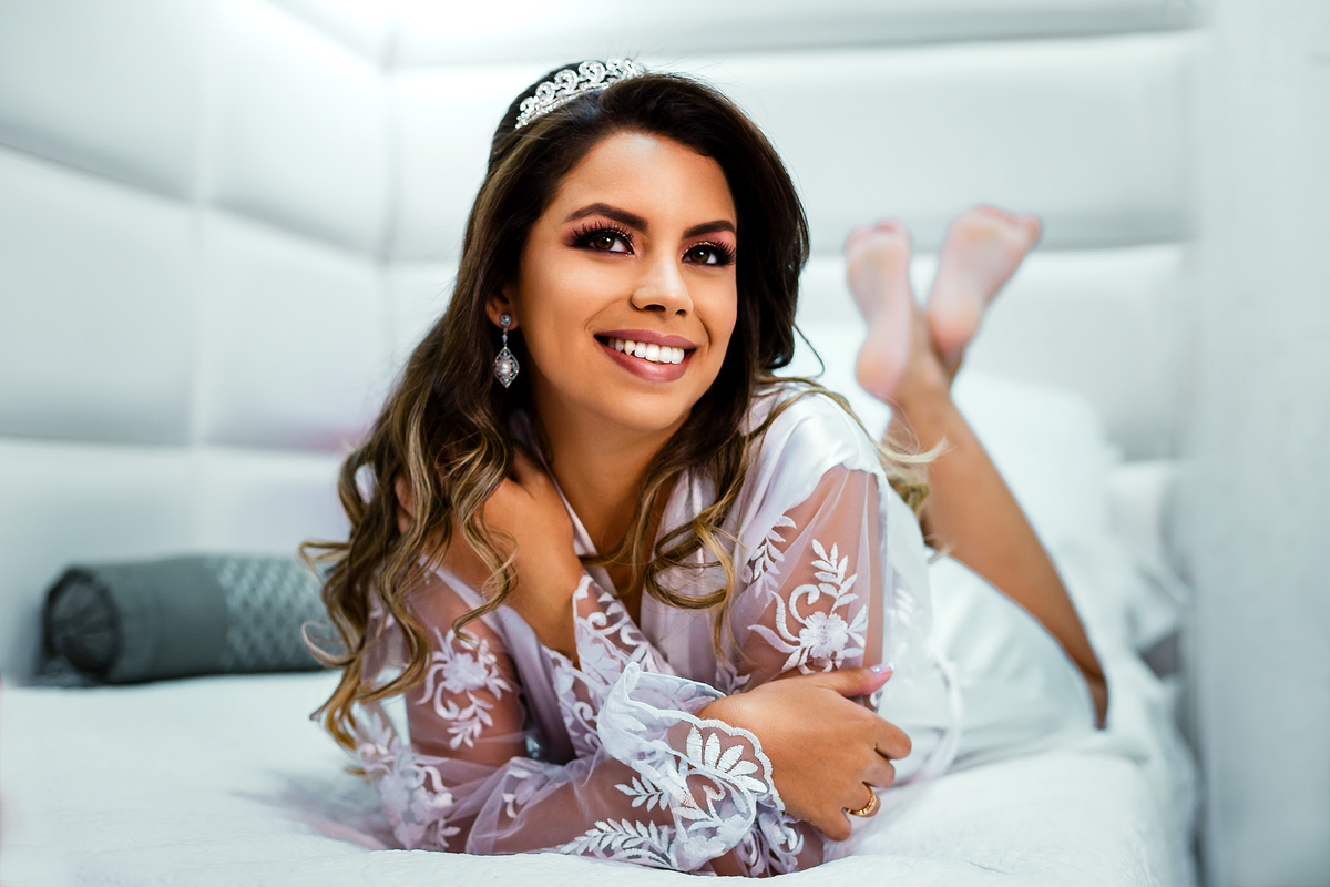 noiva-linda-feliz-casamento-makin of-maquiagem-make-vestido-salão-wedding-casamento-pride-buffet-eusébio-noivos-fotografo de casamento-fotografia-celebração-bolo