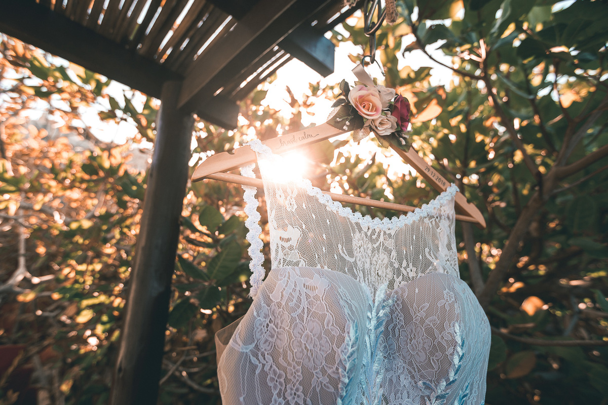 wedding-casamento-praia-beach-summer-lover-praia icapui-peroba-makingof-noiva-noivos-madrinhas-padrinhos-por do sol-buque-vestido-emoção-fotografia-fotojornalismo