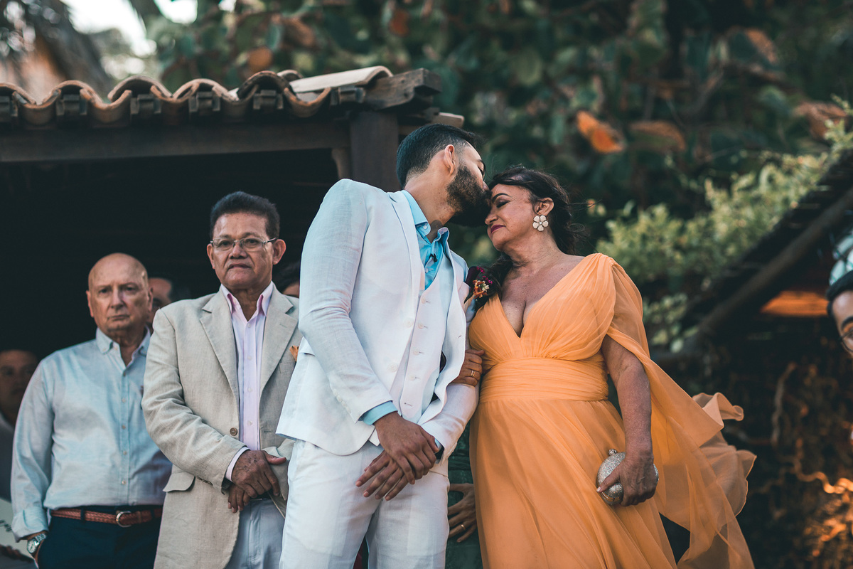 wedding-casamento-praia-beach-summer-lover-praia icapui-peroba-makingof-noiva-noivos-madrinhas-padrinhos-por do sol-buque-vestido-emoção-fotografia-fotojornalismo