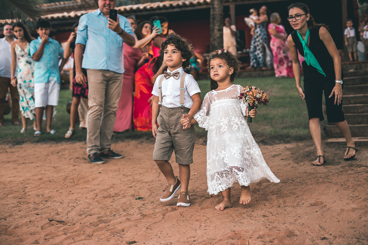 wedding-casamento-praia-beach-summer-lover-praia icapui-peroba-makingof-noiva-noivos-madrinhas-padrinhos-por do sol-buque-vestido-emoção-fotografia-fotojornalismo