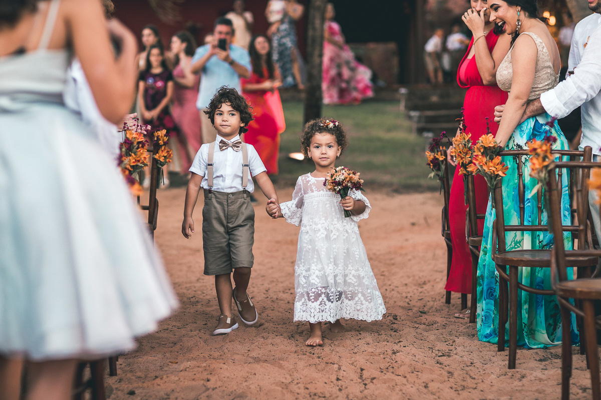 wedding-casamento-praia-beach-summer-lover-praia icapui-peroba-makingof-noiva-noivos-madrinhas-padrinhos-por do sol-buque-vestido-emoção-fotografia-fotojornalismo