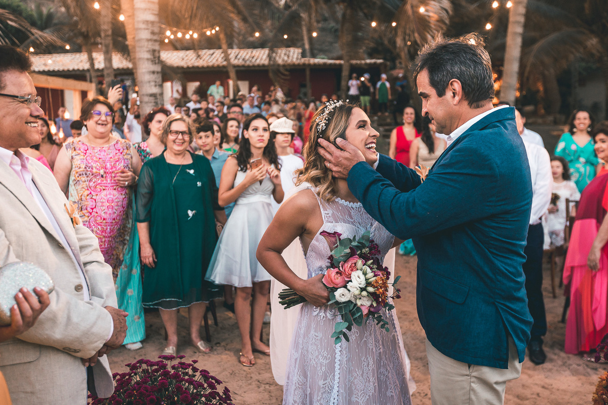 wedding-casamento-praia-beach-summer-lover-praia icapui-peroba-makingof-noiva-noivos-madrinhas-padrinhos-por do sol-buque-vestido-emoção-fotografia-fotojornalismo
