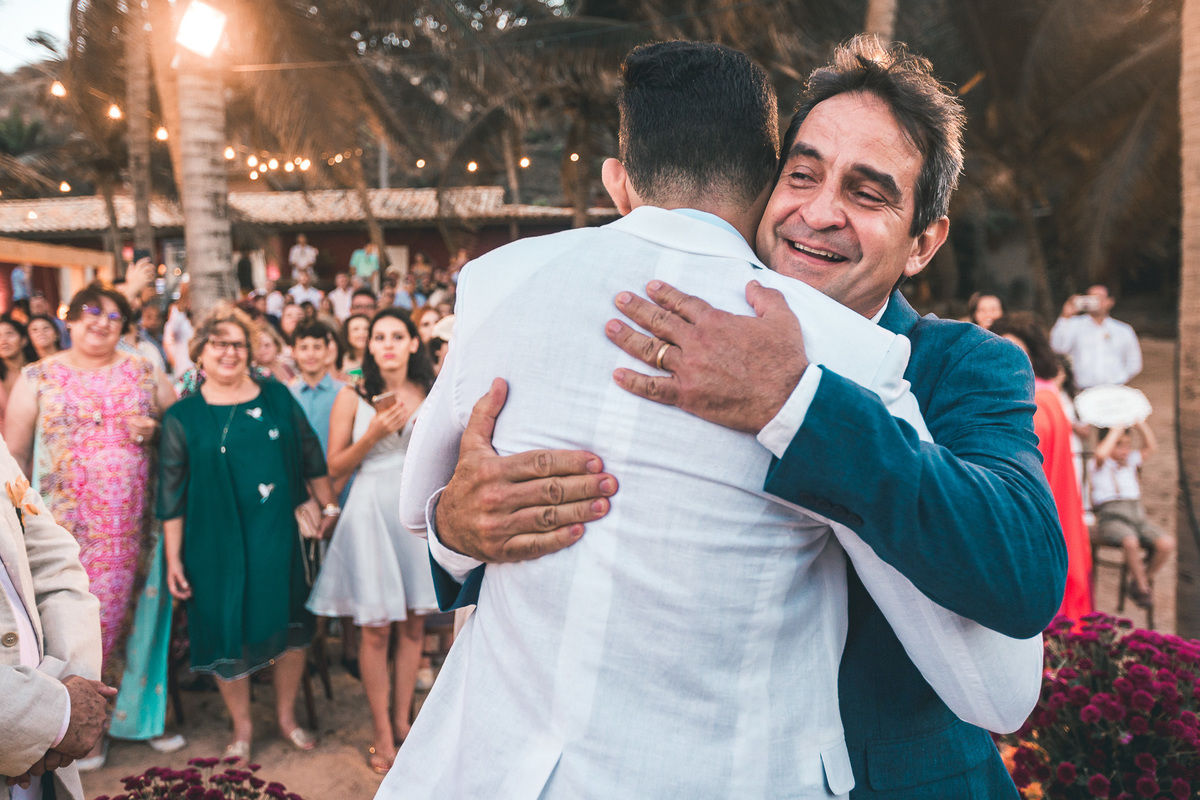 wedding-casamento-praia-beach-summer-lover-praia icapui-peroba-makingof-noiva-noivos-madrinhas-padrinhos-por do sol-buque-vestido-emoção-fotografia-fotojornalismo