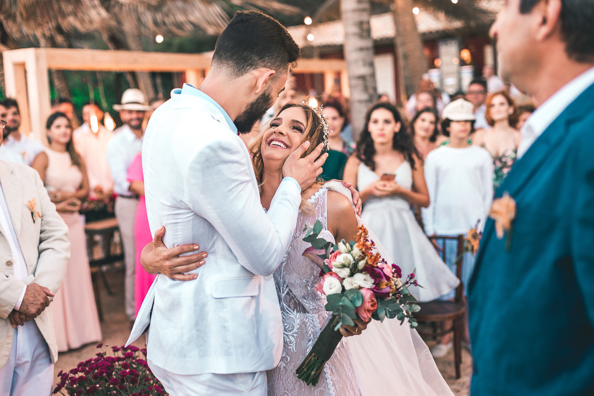 wedding-casamento-praia-beach-summer-lover-praia icapui-peroba-makingof-noiva-noivos-madrinhas-padrinhos-por do sol-buque-vestido-emoção-fotografia-fotojornalismo