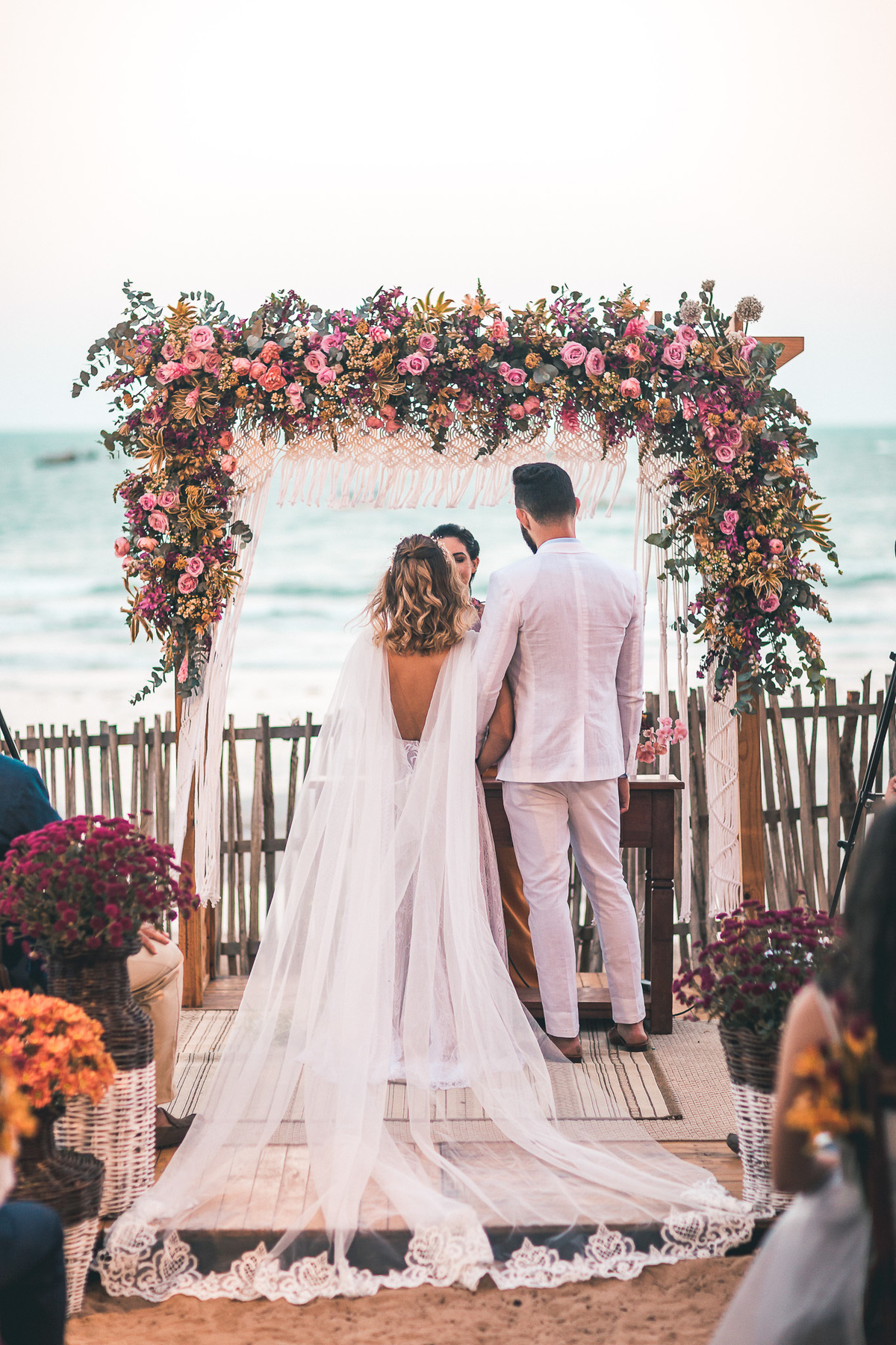 wedding-casamento-praia-beach-summer-lover-praia icapui-peroba-makingof-noiva-noivos-madrinhas-padrinhos-por do sol-buque-vestido-emoção-fotografia-fotojornalismo
