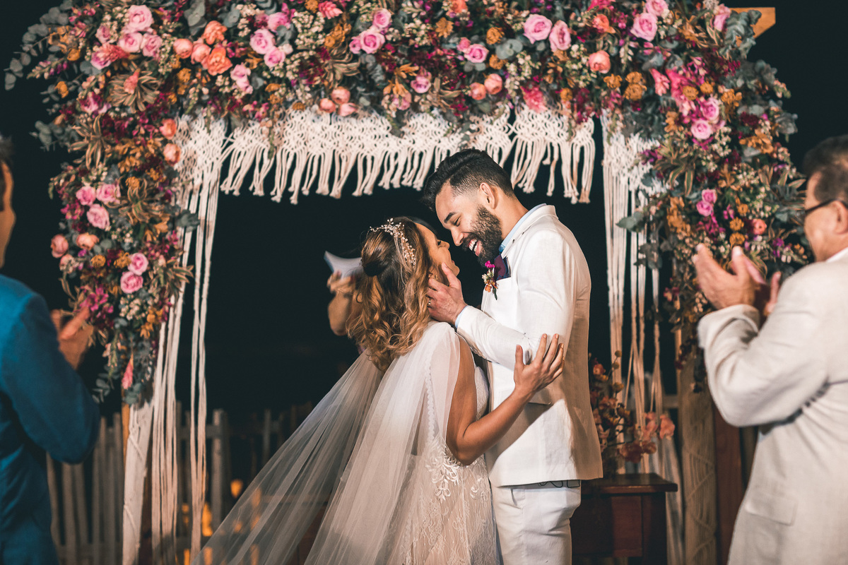 wedding-casamento-praia-beach-summer-lover-praia icapui-peroba-makingof-noiva-noivos-madrinhas-padrinhos-por do sol-buque-vestido-emoção-fotografia-fotojornalismo