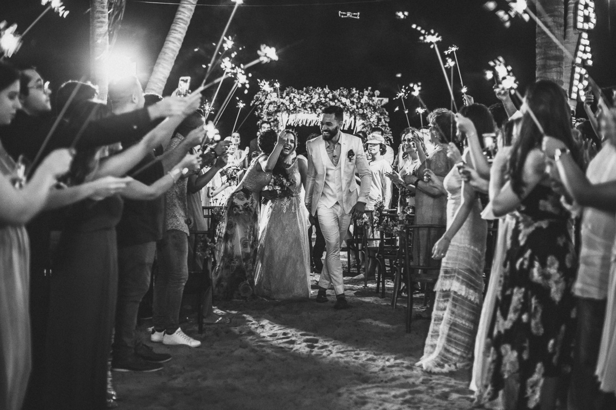 wedding-casamento-praia-beach-summer-lover-praia icapui-peroba-makingof-noiva-noivos-madrinhas-padrinhos-por do sol-buque-vestido-emoção-fotografia-fotojornalismo