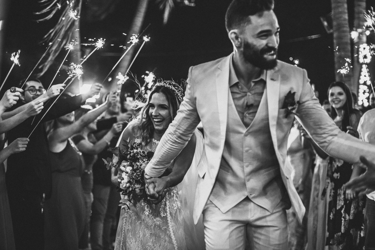 wedding-casamento-praia-beach-summer-lover-praia icapui-peroba-makingof-noiva-noivos-madrinhas-padrinhos-por do sol-buque-vestido-emoção-fotografia-fotojornalismo