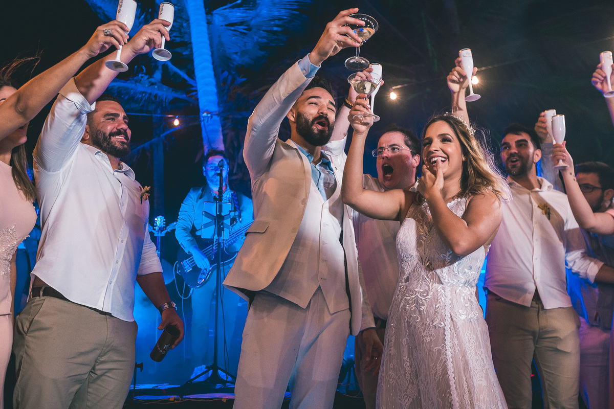 wedding-casamento-praia-beach-summer-lover-praia icapui-peroba-makingof-noiva-noivos-madrinhas-padrinhos-por do sol-buque-vestido-emoção-fotografia-fotojornalismo