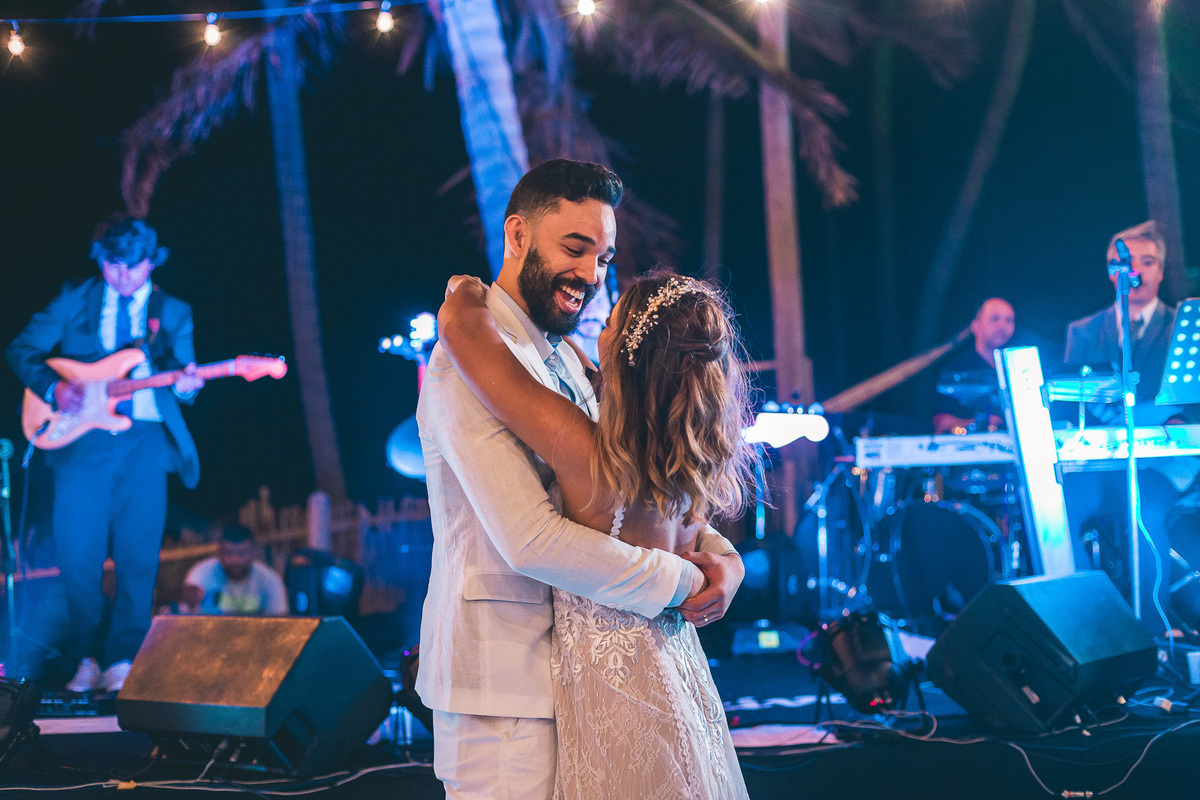 wedding-casamento-praia-beach-summer-lover-praia icapui-peroba-makingof-noiva-noivos-madrinhas-padrinhos-por do sol-buque-vestido-emoção-fotografia-fotojornalismo