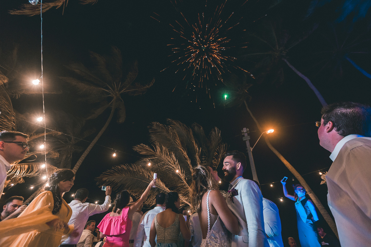 wedding-casamento-praia-beach-summer-lover-praia icapui-peroba-makingof-noiva-noivos-madrinhas-padrinhos-por do sol-buque-vestido-emoção-fotografia-fotojornalismo