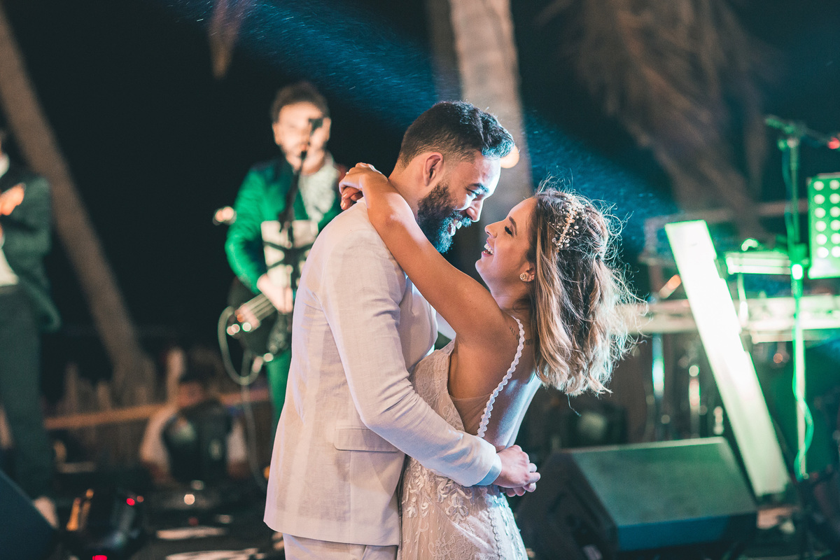 wedding-casamento-praia-beach-summer-lover-praia icapui-peroba-makingof-noiva-noivos-madrinhas-padrinhos-por do sol-buque-vestido-emoção-fotografia-fotojornalismo