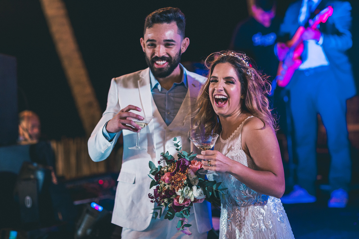 wedding-casamento-praia-beach-summer-lover-praia icapui-peroba-makingof-noiva-noivos-madrinhas-padrinhos-por do sol-buque-vestido-emoção-fotografia-fotojornalismo