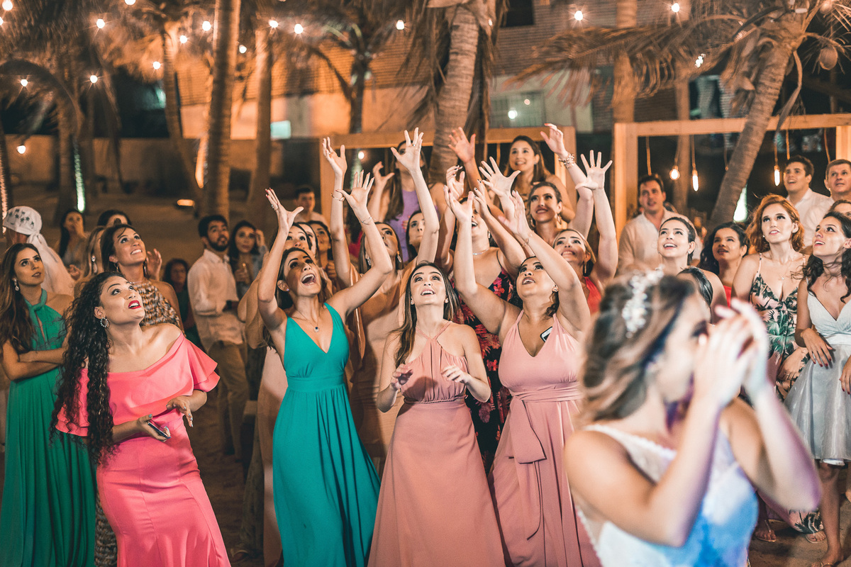 wedding-casamento-praia-beach-summer-lover-praia icapui-peroba-makingof-noiva-noivos-madrinhas-padrinhos-por do sol-buque-vestido-emoção-fotografia-fotojornalismo