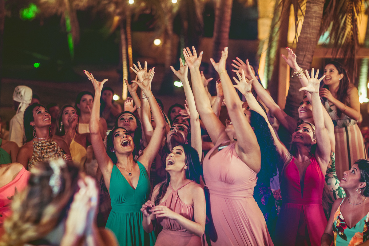 wedding-casamento-praia-beach-summer-lover-praia icapui-peroba-makingof-noiva-noivos-madrinhas-padrinhos-por do sol-buque-vestido-emoção-fotografia-fotojornalismo