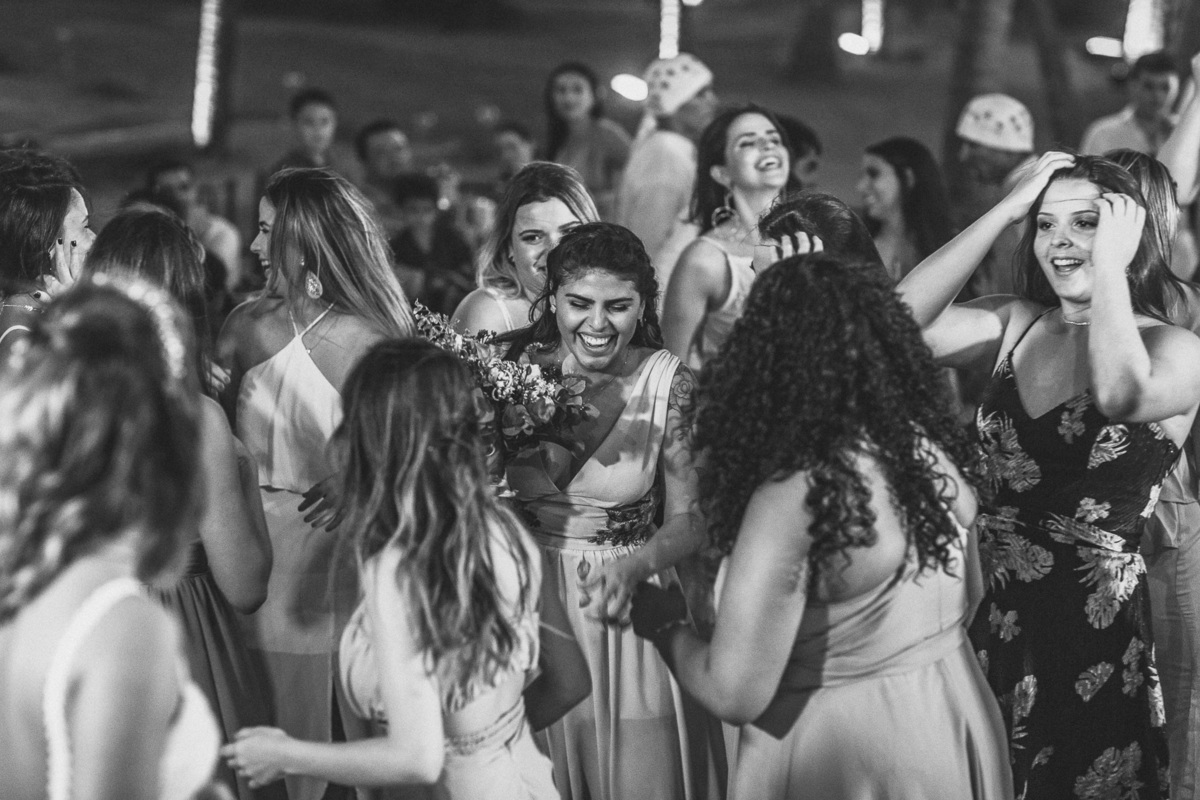 wedding-casamento-praia-beach-summer-lover-praia icapui-peroba-makingof-noiva-noivos-madrinhas-padrinhos-por do sol-buque-vestido-emoção-fotografia-fotojornalismo