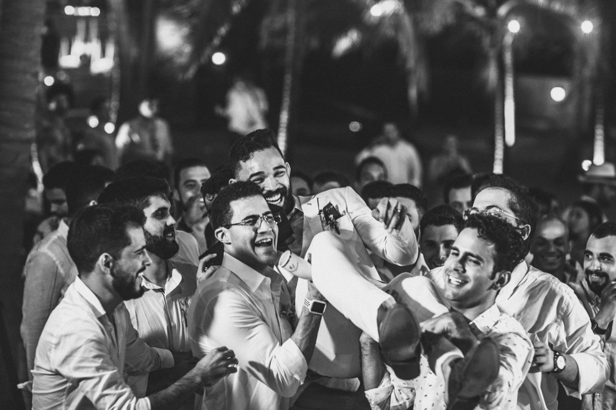 wedding-casamento-praia-beach-summer-lover-praia icapui-peroba-makingof-noiva-noivos-madrinhas-padrinhos-por do sol-buque-vestido-emoção-fotografia-fotojornalismo