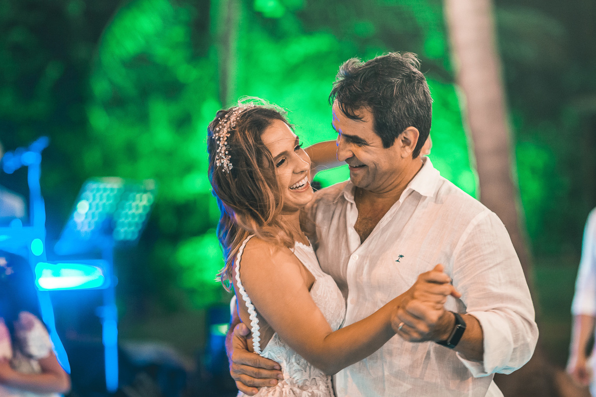 wedding-casamento-praia-beach-summer-lover-praia icapui-peroba-makingof-noiva-noivos-madrinhas-padrinhos-por do sol-buque-vestido-emoção-fotografia-fotojornalismo