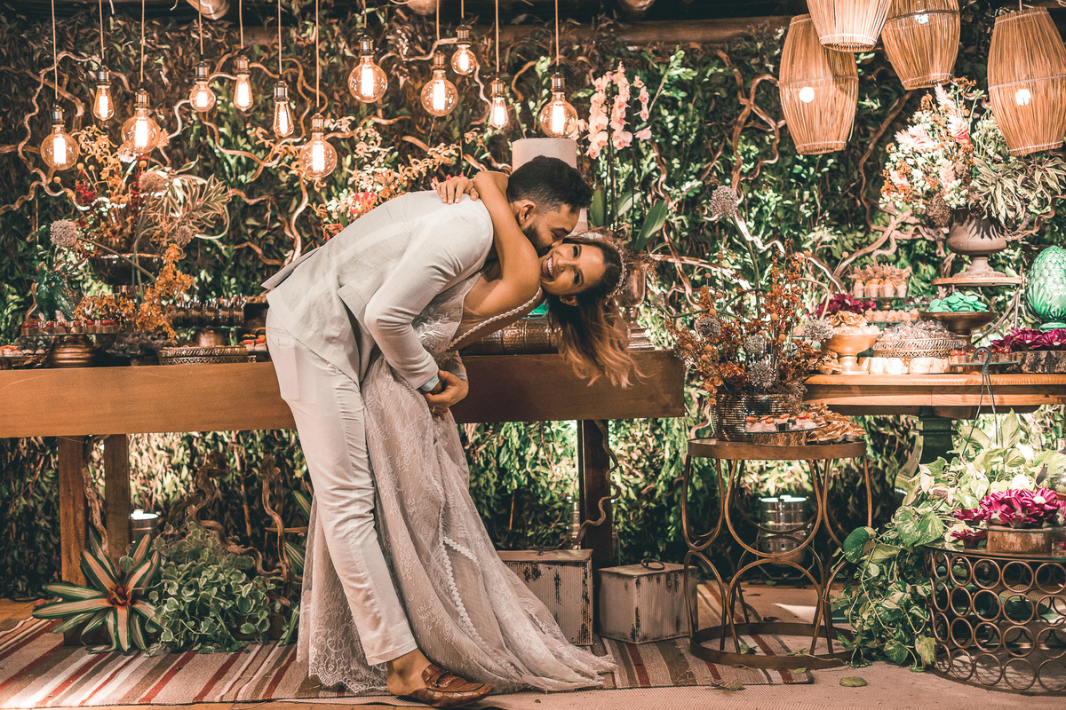 wedding-casamento-praia-beach-summer-lover-praia icapui-peroba-makingof-noiva-noivos-madrinhas-padrinhos-por do sol-buque-vestido-emoção-fotografia-fotojornalismo