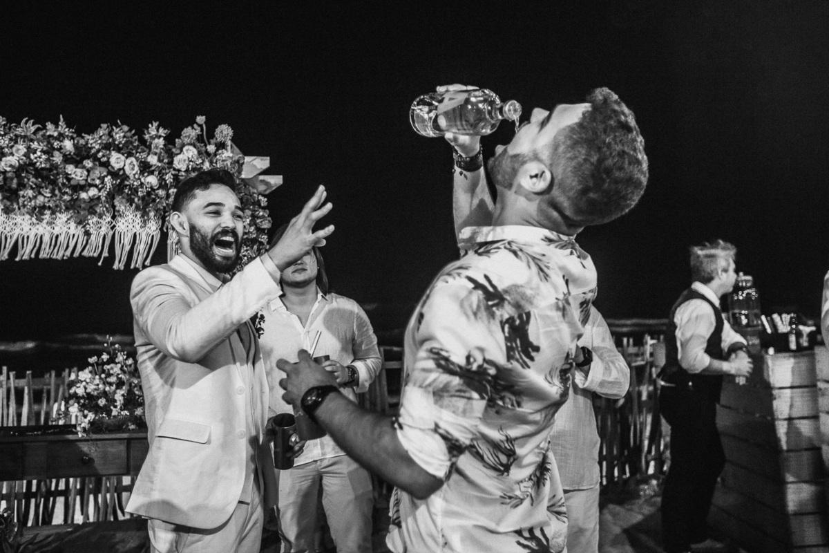 wedding-casamento-praia-beach-summer-lover-praia icapui-peroba-makingof-noiva-noivos-madrinhas-padrinhos-por do sol-buque-vestido-emoção-fotografia-fotojornalismo