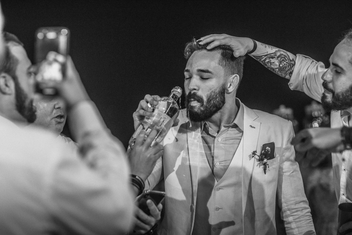 wedding-casamento-praia-beach-summer-lover-praia icapui-peroba-makingof-noiva-noivos-madrinhas-padrinhos-por do sol-buque-vestido-emoção-fotografia-fotojornalismo