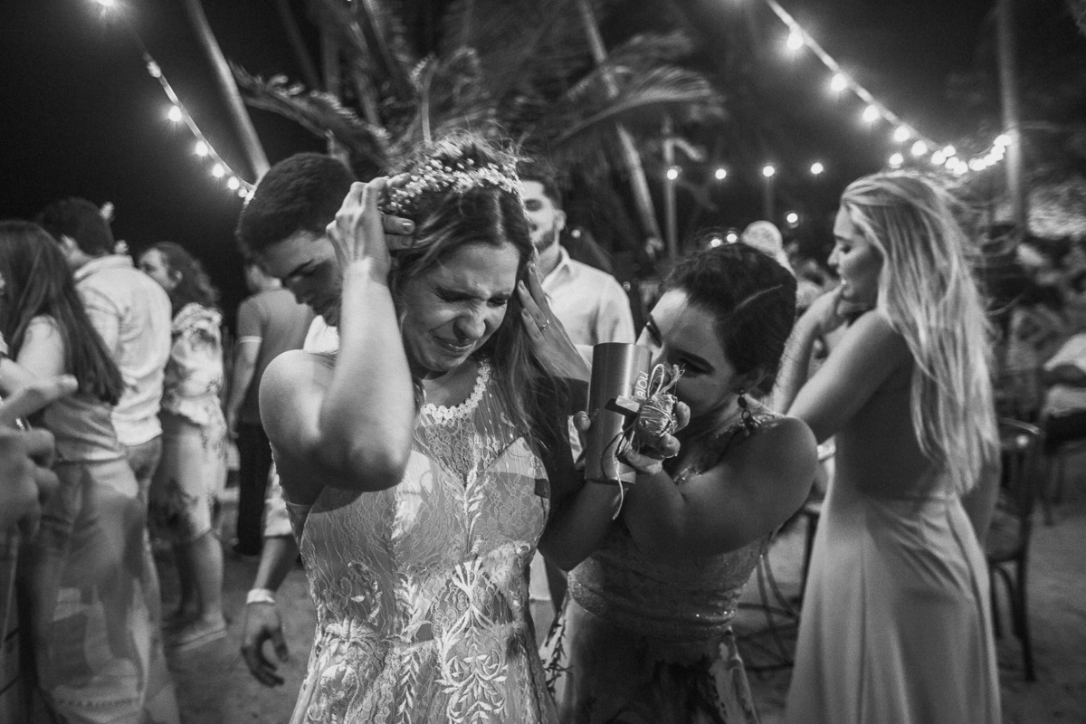 wedding-casamento-praia-beach-summer-lover-praia icapui-peroba-makingof-noiva-noivos-madrinhas-padrinhos-por do sol-buque-vestido-emoção-fotografia-fotojornalismo