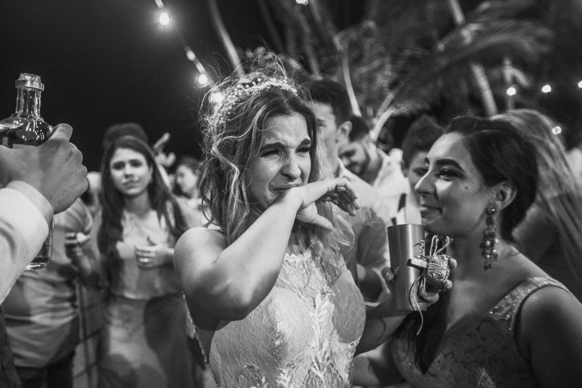 wedding-casamento-praia-beach-summer-lover-praia icapui-peroba-makingof-noiva-noivos-madrinhas-padrinhos-por do sol-buque-vestido-emoção-fotografia-fotojornalismo