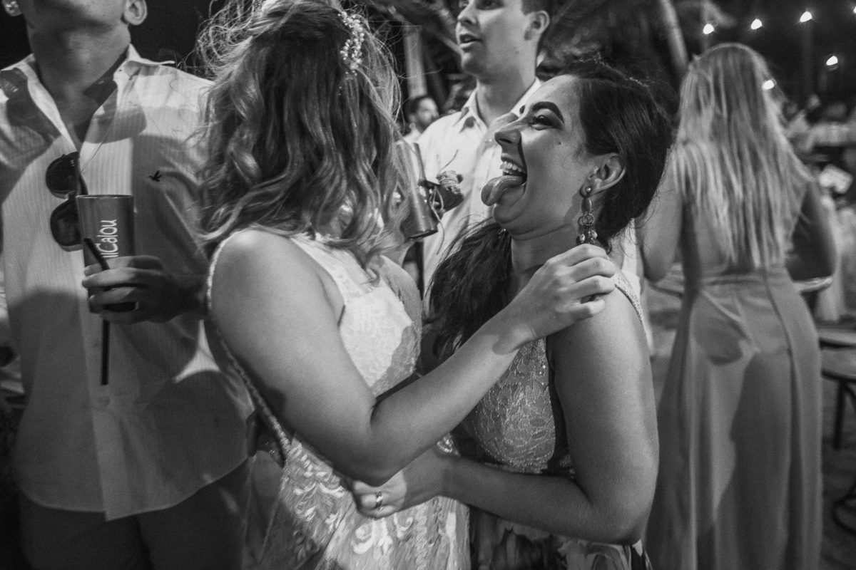 wedding-casamento-praia-beach-summer-lover-praia icapui-peroba-makingof-noiva-noivos-madrinhas-padrinhos-por do sol-buque-vestido-emoção-fotografia-fotojornalismo