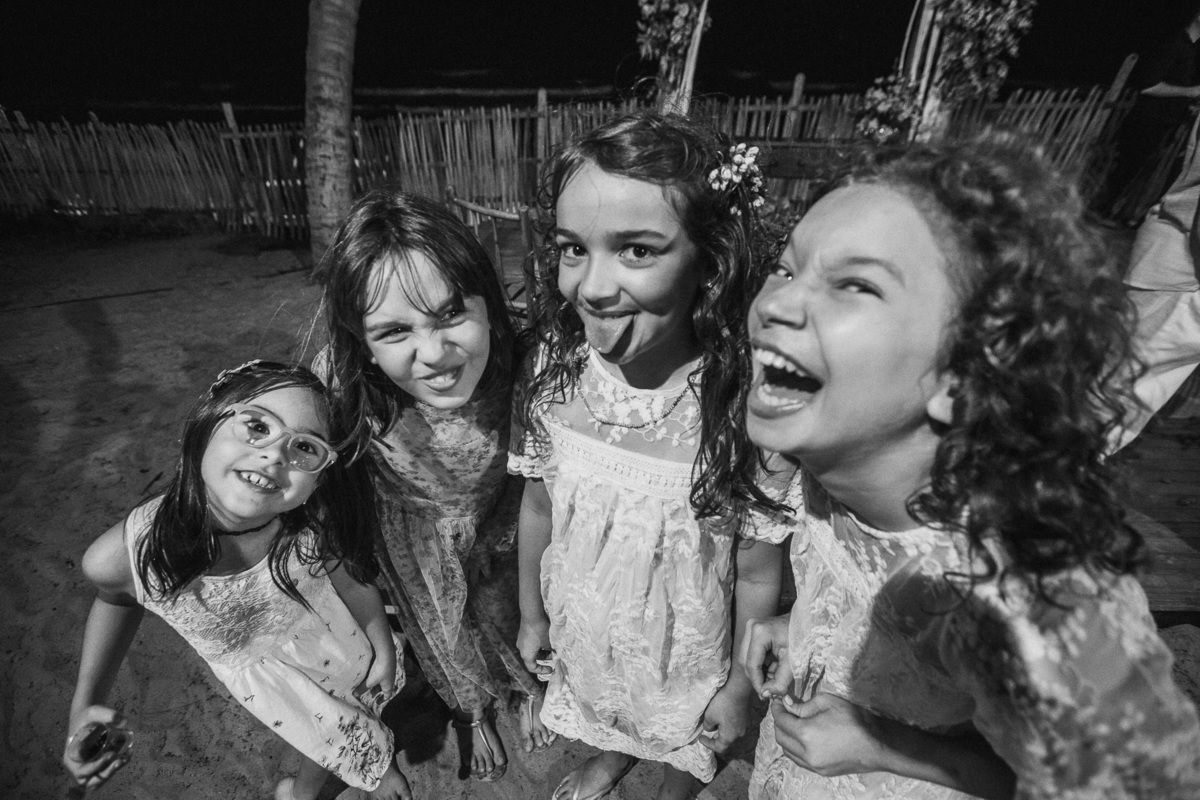 wedding-casamento-praia-beach-summer-lover-praia icapui-peroba-makingof-noiva-noivos-madrinhas-padrinhos-por do sol-buque-vestido-emoção-fotografia-fotojornalismo