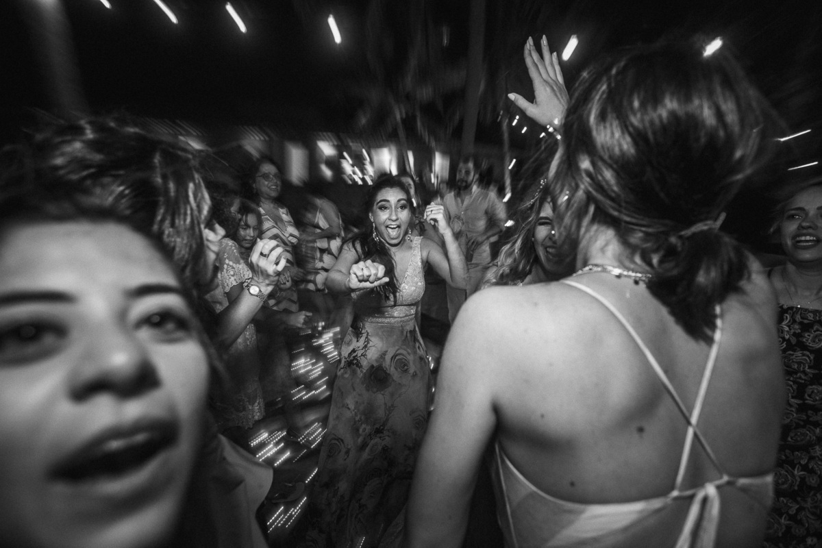 wedding-casamento-praia-beach-summer-lover-praia icapui-peroba-makingof-noiva-noivos-madrinhas-padrinhos-por do sol-buque-vestido-emoção-fotografia-fotojornalismo