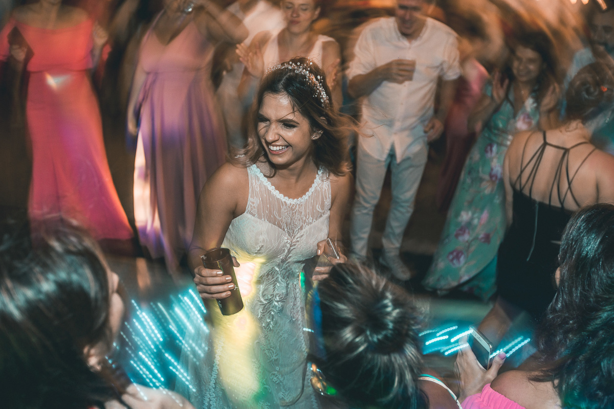 wedding-casamento-praia-beach-summer-lover-praia icapui-peroba-makingof-noiva-noivos-madrinhas-padrinhos-por do sol-buque-vestido-emoção-fotografia-fotojornalismo