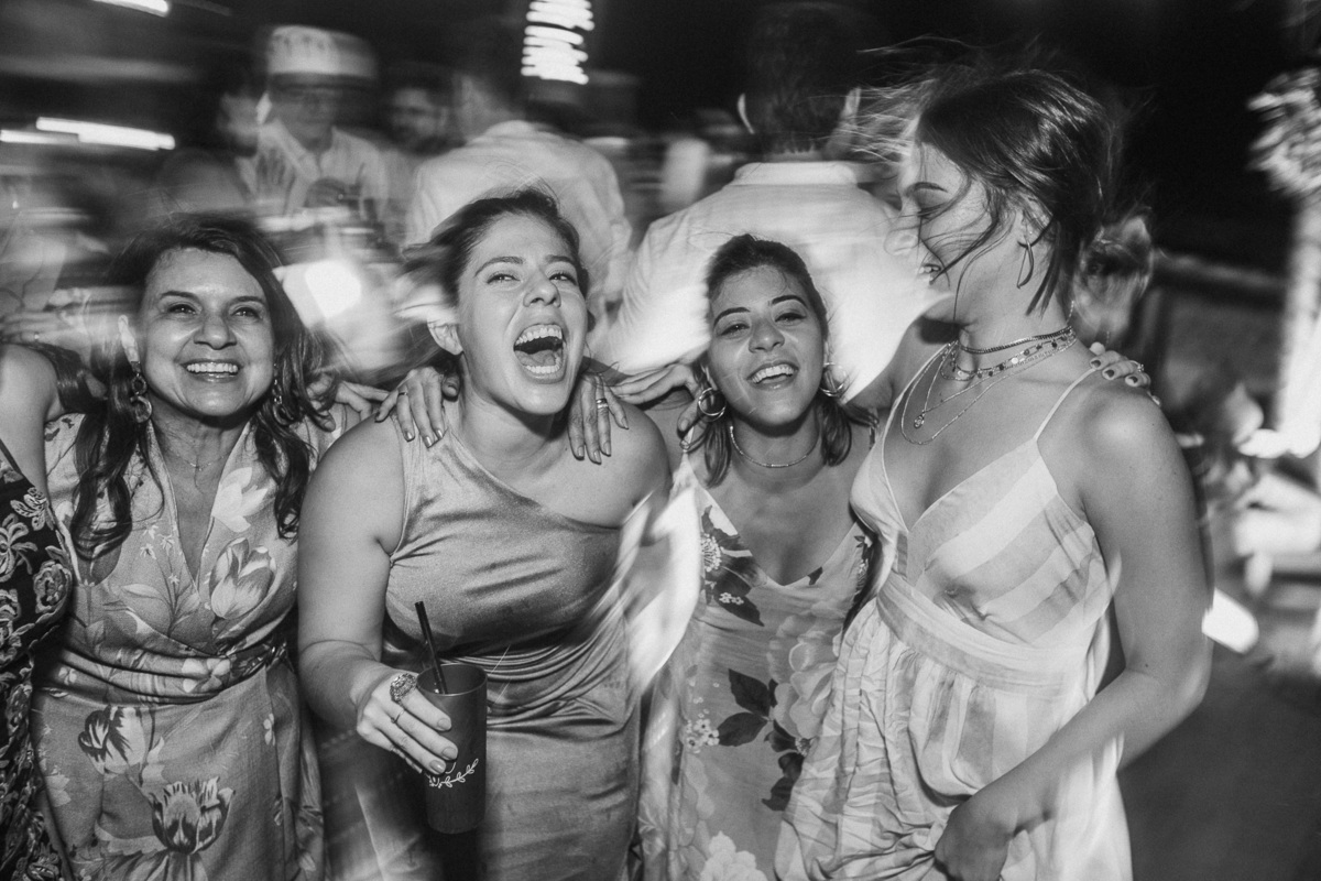 wedding-casamento-praia-beach-summer-lover-praia icapui-peroba-makingof-noiva-noivos-madrinhas-padrinhos-por do sol-buque-vestido-emoção-fotografia-fotojornalismo
