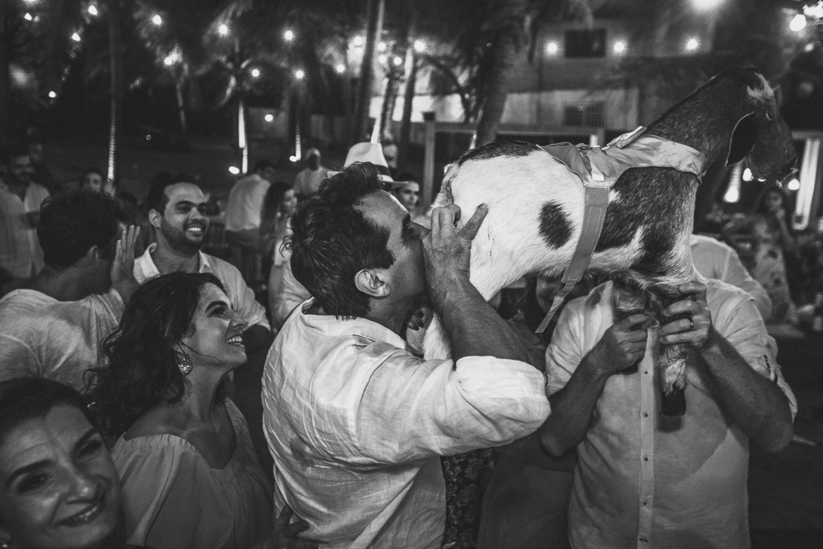 wedding-casamento-praia-beach-summer-lover-praia icapui-peroba-makingof-noiva-noivos-madrinhas-padrinhos-por do sol-buque-vestido-emoção-fotografia-fotojornalismo