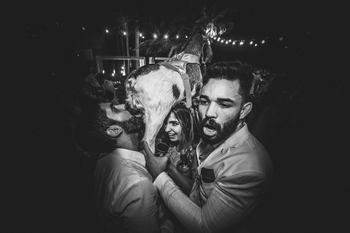 wedding-casamento-praia-beach-summer-lover-praia icapui-peroba-makingof-noiva-noivos-madrinhas-padrinhos-por do sol-buque-vestido-emoção-fotografia-fotojornalismo