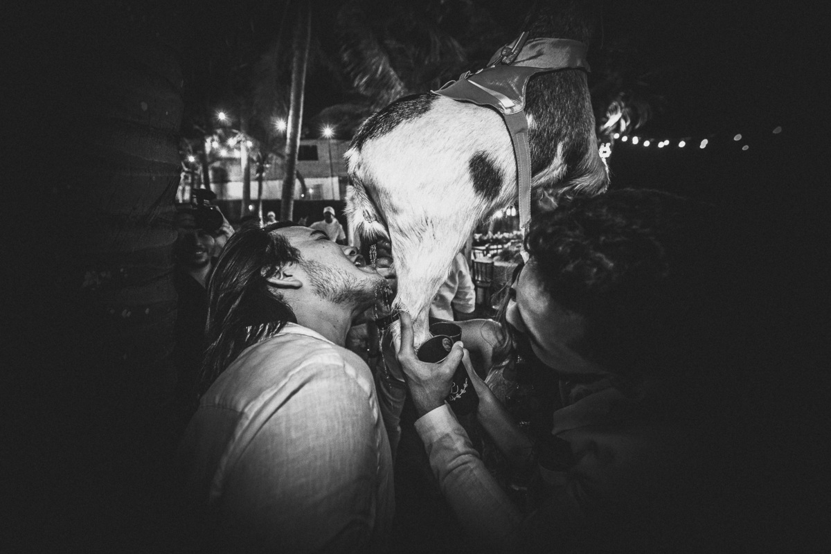 wedding-casamento-praia-beach-summer-lover-praia icapui-peroba-makingof-noiva-noivos-madrinhas-padrinhos-por do sol-buque-vestido-emoção-fotografia-fotojornalismo