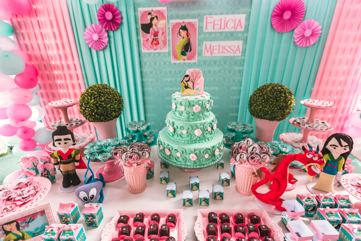 festa infantil-decoração-tema mulan-crianças-buffet-cresse fortaleza-bolo de festa-fantasias-vestido de festa-gemeas-