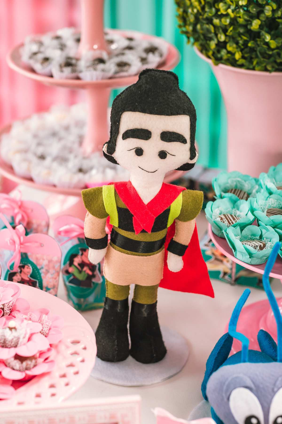 festa infantil-decoração-tema mulan-crianças-buffet-cresse fortaleza-bolo de festa-fantasias-vestido de festa-gemeas-