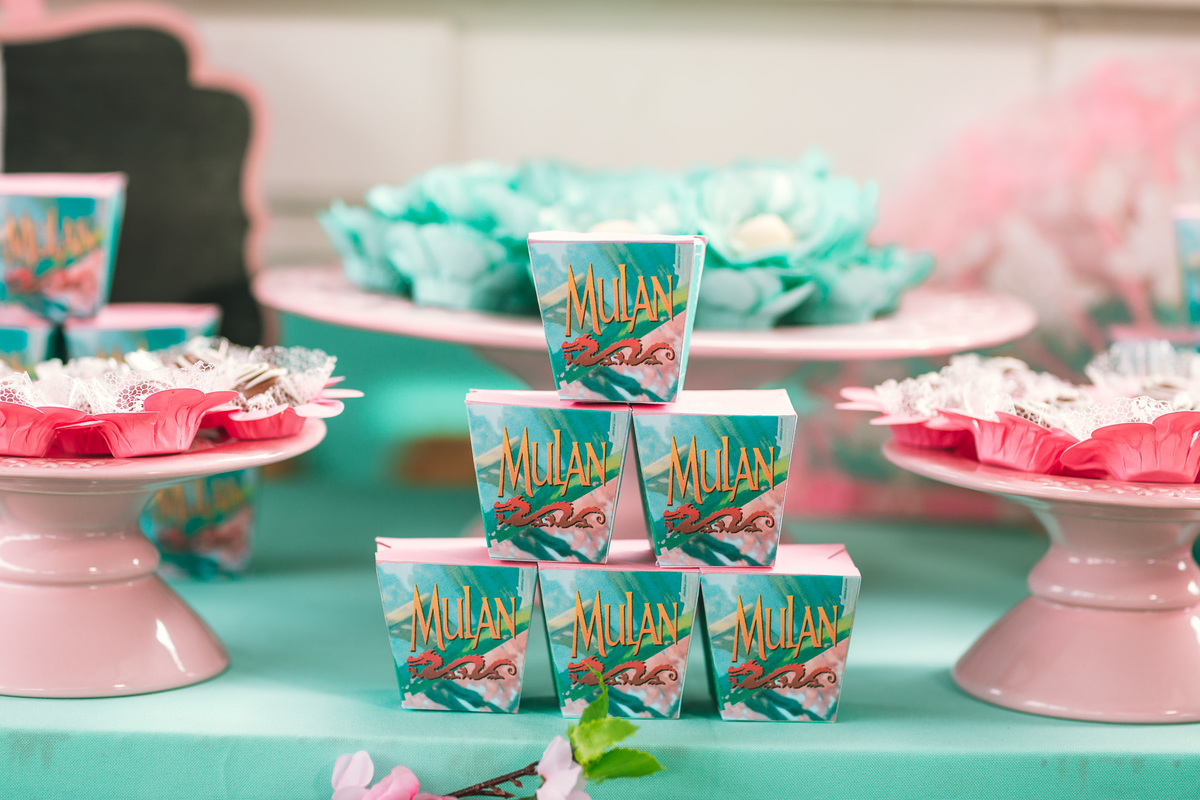 festa infantil-decoração-tema mulan-crianças-buffet-cresse fortaleza-bolo de festa-fantasias-vestido de festa-gemeas-