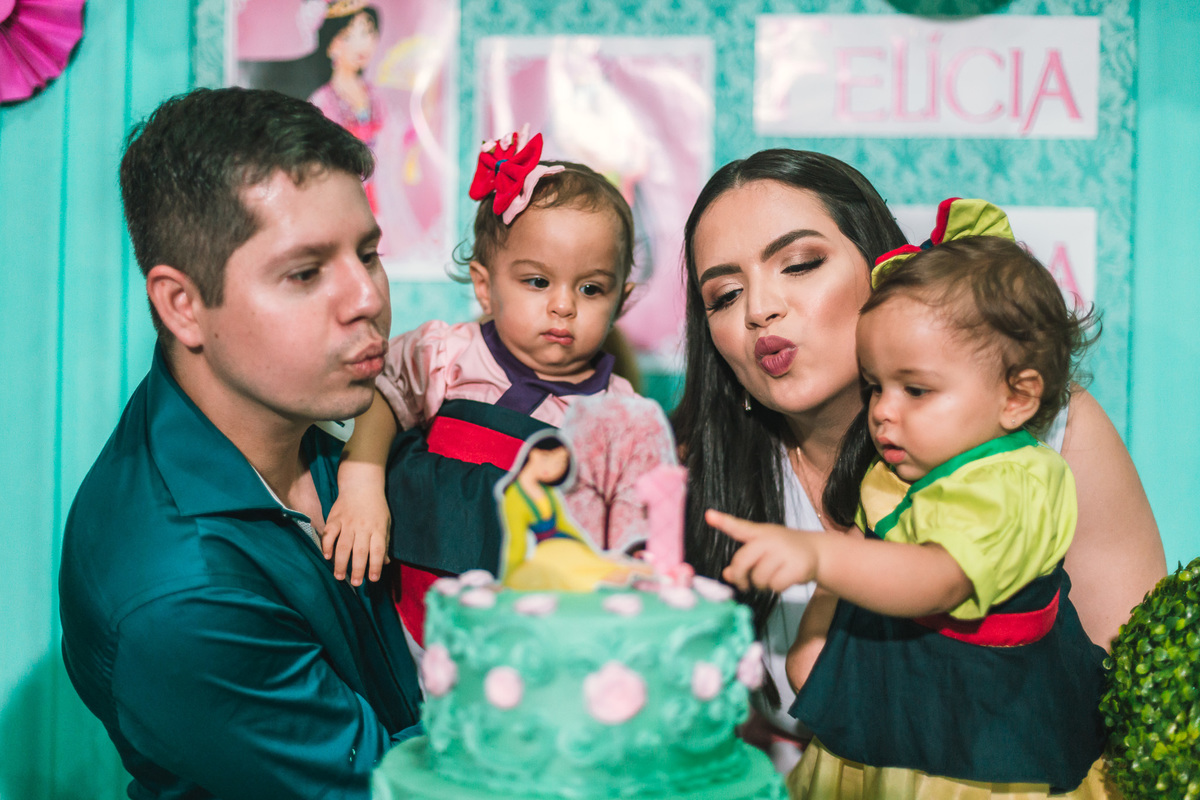 festa infantil-decoração-tema mulan-crianças-buffet-cresse fortaleza-bolo de festa-fantasias-vestido de festa-gemeas-