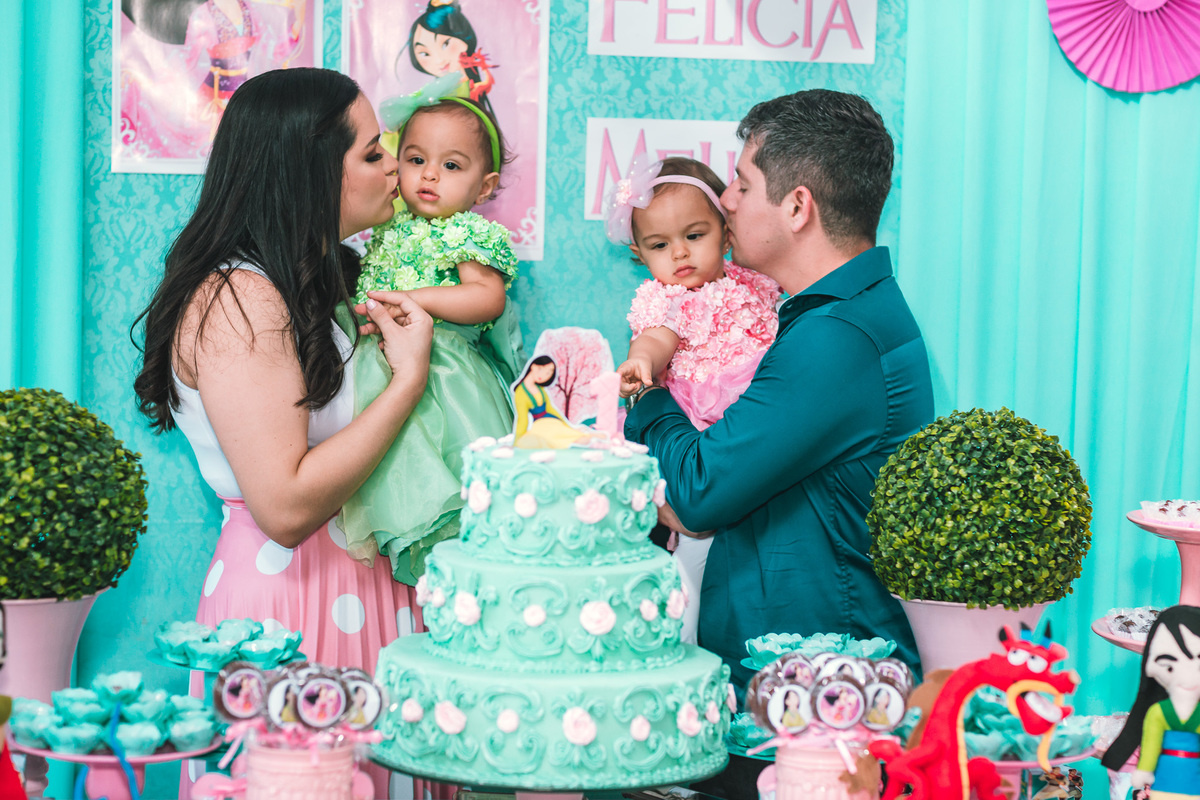 festa infantil-decoração-tema mulan-crianças-buffet-cresse fortaleza-bolo de festa-fantasias-vestido de festa-gemeas-