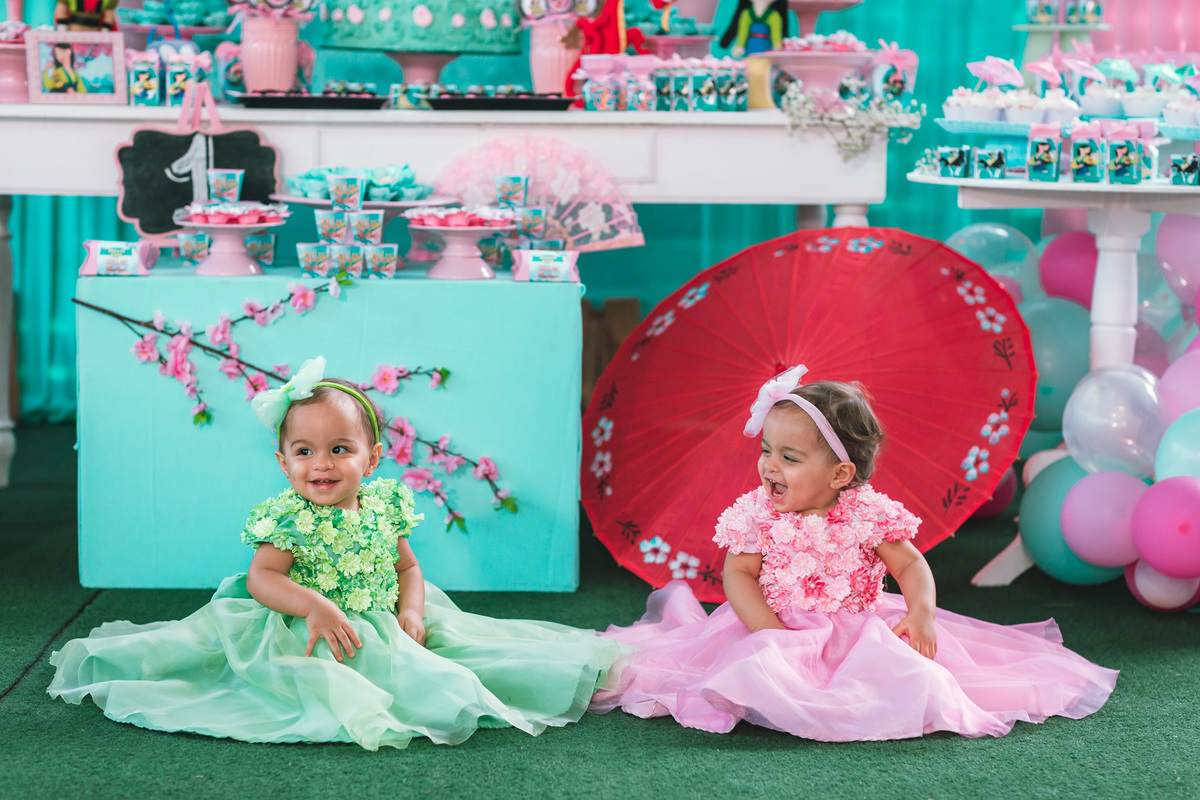 festa infantil-decoração-tema mulan-crianças-buffet-cresse fortaleza-bolo de festa-fantasias-vestido de festa-gemeas-