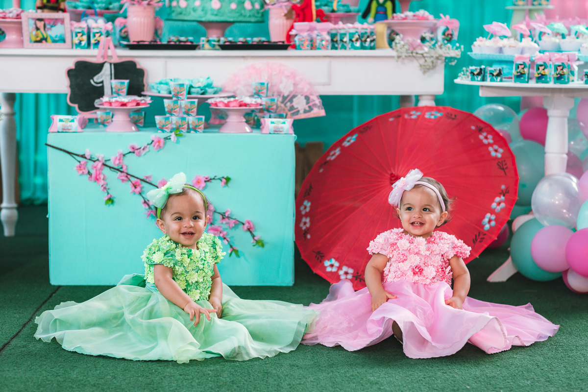 festa infantil-decoração-tema mulan-crianças-buffet-cresse fortaleza-bolo de festa-fantasias-vestido de festa-gemeas-