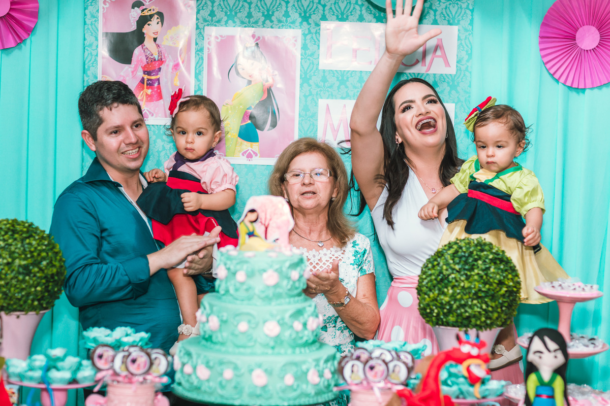 festa infantil-decoração-tema mulan-crianças-buffet-cresse fortaleza-bolo de festa-fantasias-vestido de festa-gemeas-