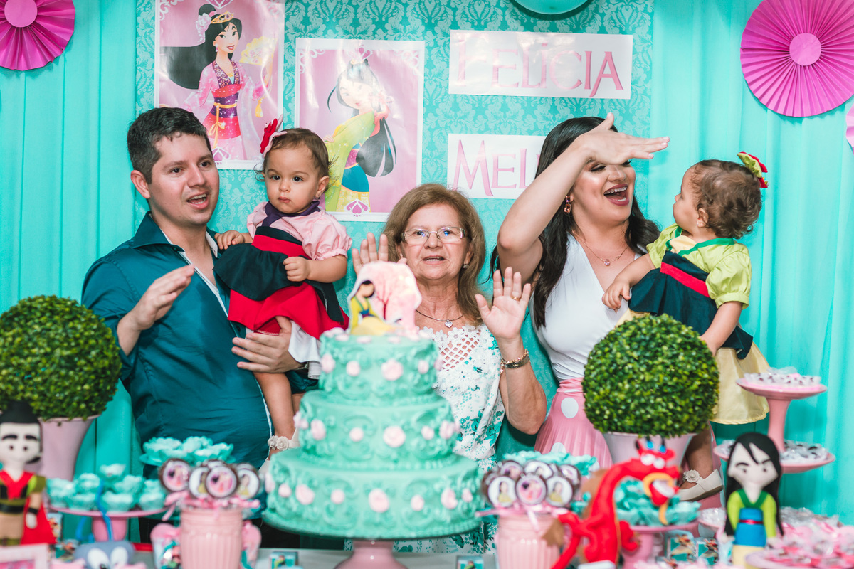 festa infantil-decoração-tema mulan-crianças-buffet-cresse fortaleza-bolo de festa-fantasias-vestido de festa-gemeas-