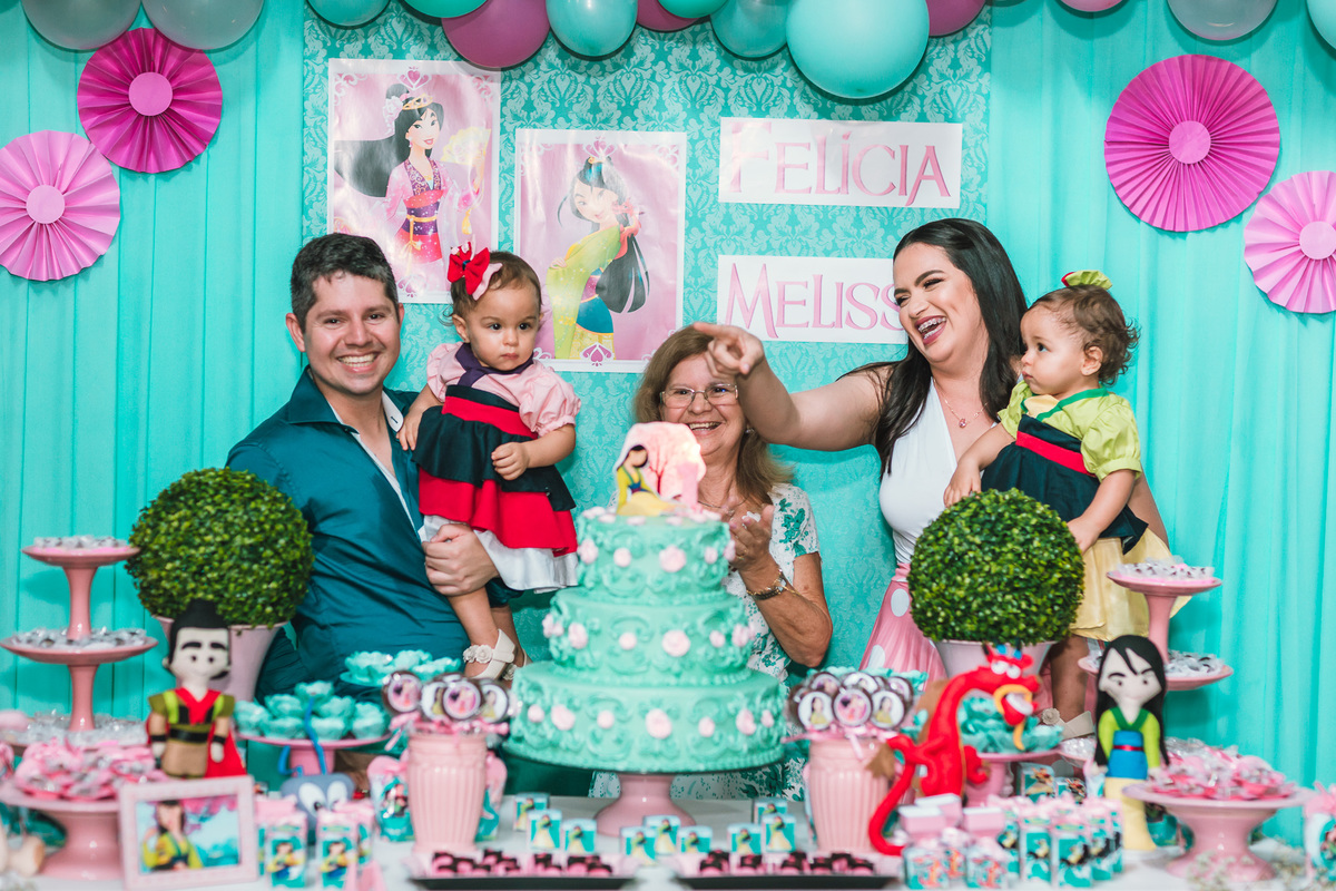 festa infantil-decoração-tema mulan-crianças-buffet-cresse fortaleza-bolo de festa-fantasias-vestido de festa-gemeas-