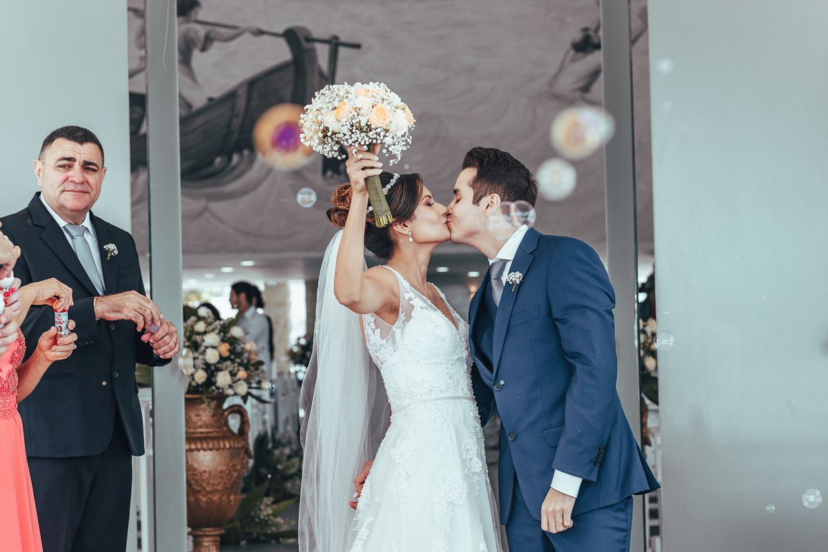 casamento-matinal-makinofnoiva-noiva-noivo-buque-capela-santaedwuiges-igreja-felizes-mariana park-praia-beach-amor-fotografia de casamento-fotografo-ceara